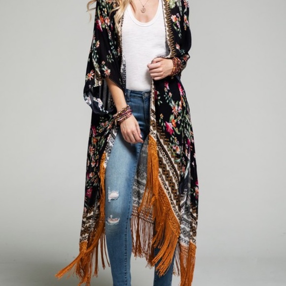 Accessories - Last 1! NWT Bohemian Floral Print Kimono with Fringe